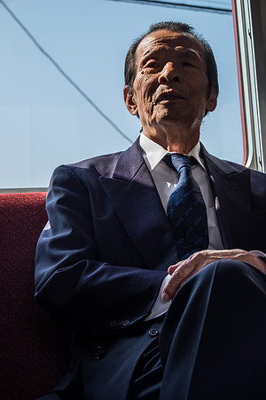 man-commuter-japan-portrait-street photography